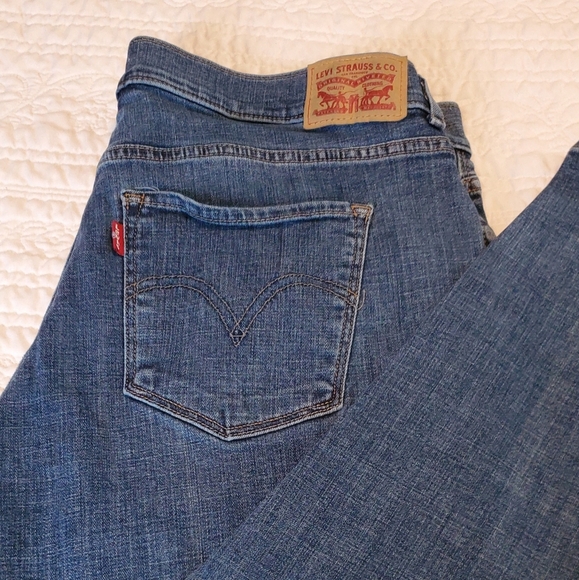 Levi's Classic Capri - Picture 2 of 5